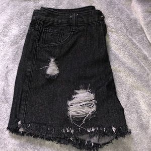 size medium black jean shorts